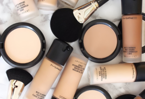 Produtos de maquiagem: Bases com Acabamento Natural A Revolução Soft Matte para Todos os Tipos de Pele.