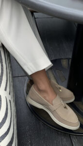 como ser uma mulher elegante, sapato elegante