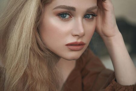 Preparação de pele para a maquiagem